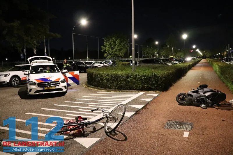 Scooterrijdster en fietsende jongen komen ten val op De Gaard: Jongen aangehouden na ongeval 112 De Langstraat