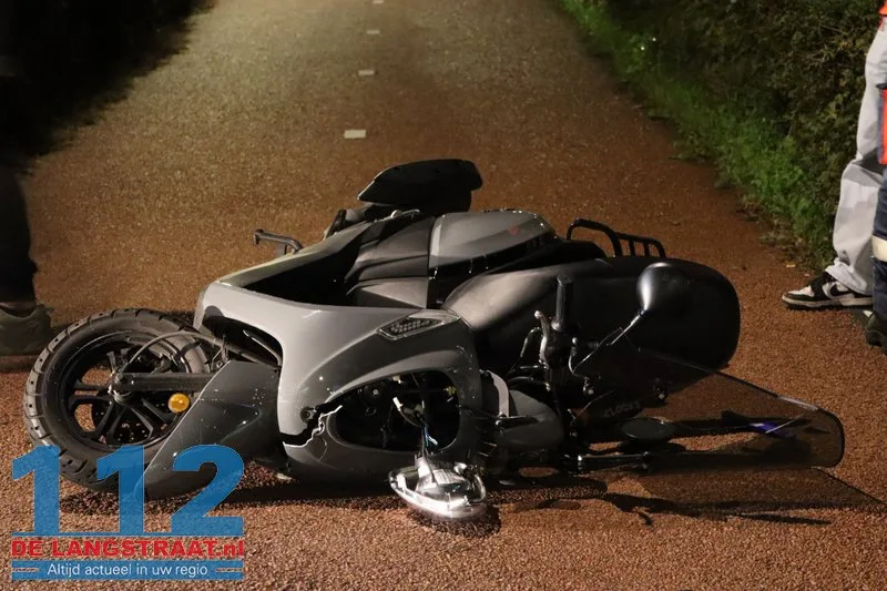 Scooterrijdster en fietsende jongen komen ten val op De Gaard: Jongen aangehouden na ongeval 112 De Langstraat
