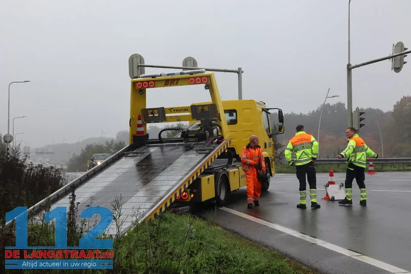 Auto raakt van de weg op oprit Europalaan naar N261 bij Kaatsheuvel 112 De Langstraat