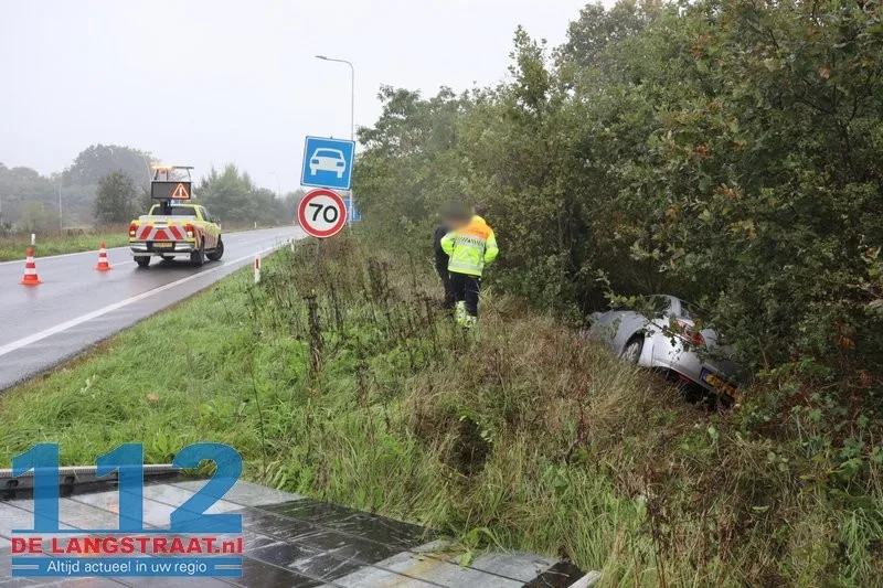Auto raakt van de weg op oprit Europalaan naar N261 bij Kaatsheuvel 112 De Langstraat