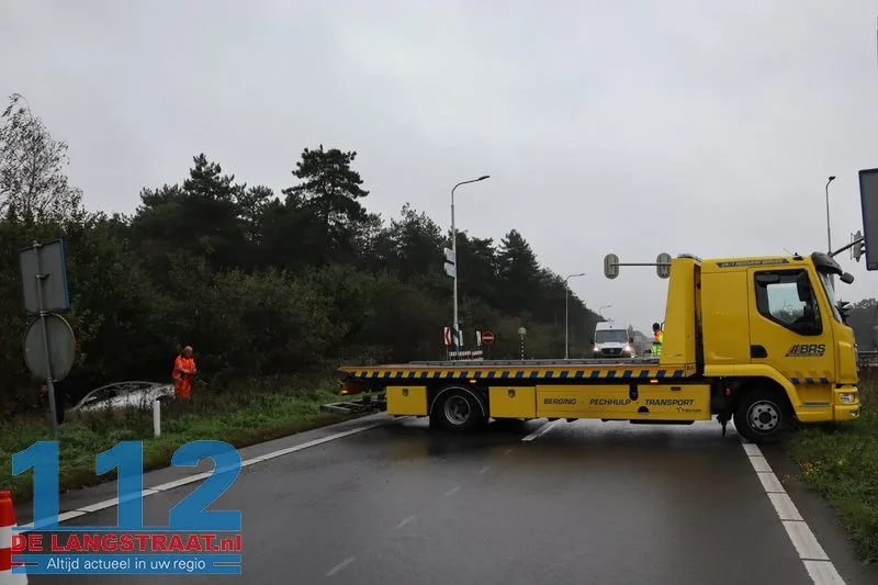 Auto raakt van de weg op oprit Europalaan naar N261 bij Kaatsheuvel 112 De Langstraat