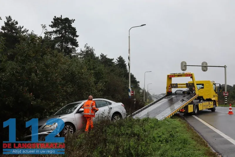 Auto raakt van de weg op oprit Europalaan naar N261 bij Kaatsheuvel 112 De Langstraat