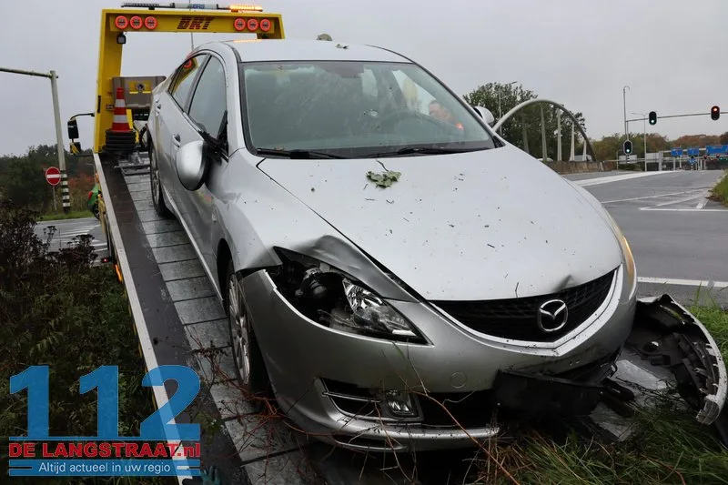 Auto raakt van de weg op oprit Europalaan naar N261 bij Kaatsheuvel 112 De Langstraat