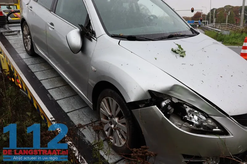 Auto raakt van de weg op oprit Europalaan naar N261 bij Kaatsheuvel 112 De Langstraat