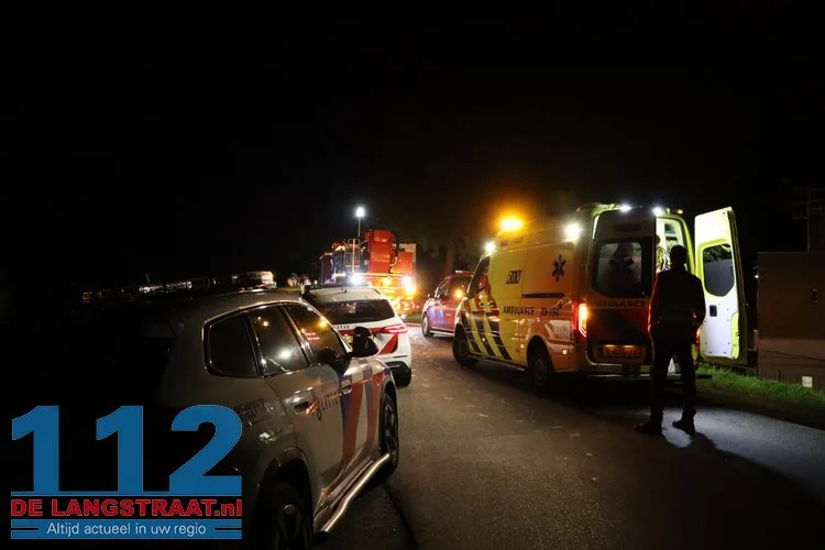 Auto belandt in kanaal in Waalwijk, inzittenden komen met de schrik vrij 112 De Langstraat
