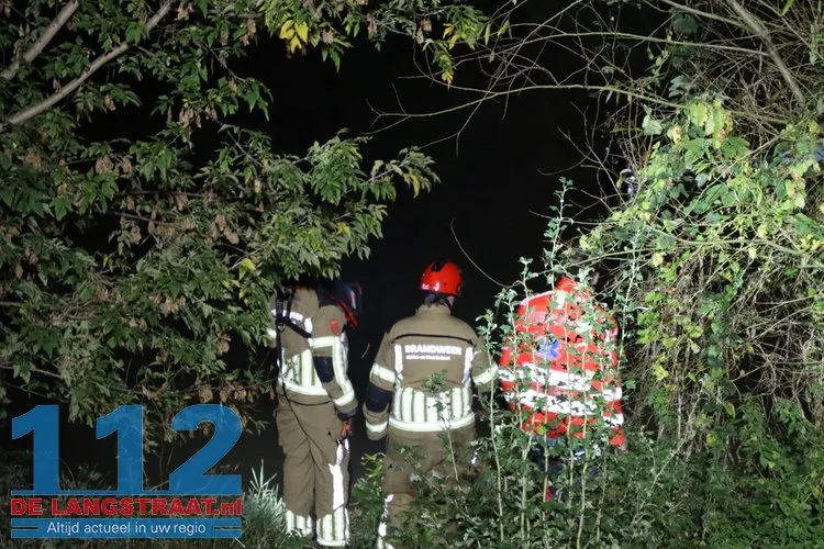 Auto belandt in kanaal in Waalwijk, inzittenden komen met de schrik vrij 112 De Langstraat