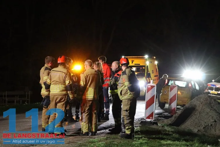 Auto belandt in kanaal in Waalwijk, inzittenden komen met de schrik vrij 112 De Langstraat