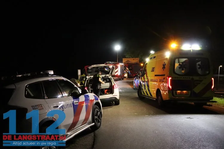Auto belandt in kanaal in Waalwijk, inzittenden komen met de schrik vrij 112 De Langstraat