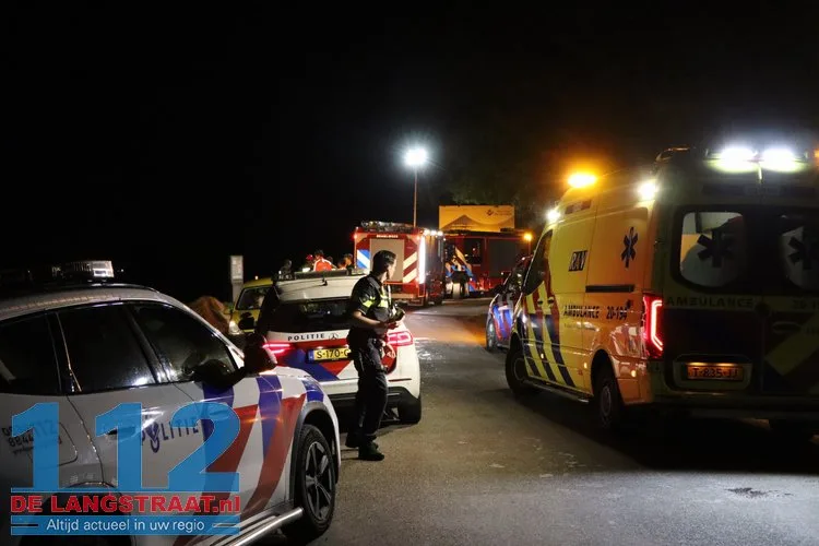 Auto belandt in kanaal in Waalwijk, inzittenden komen met de schrik vrij 112 De Langstraat