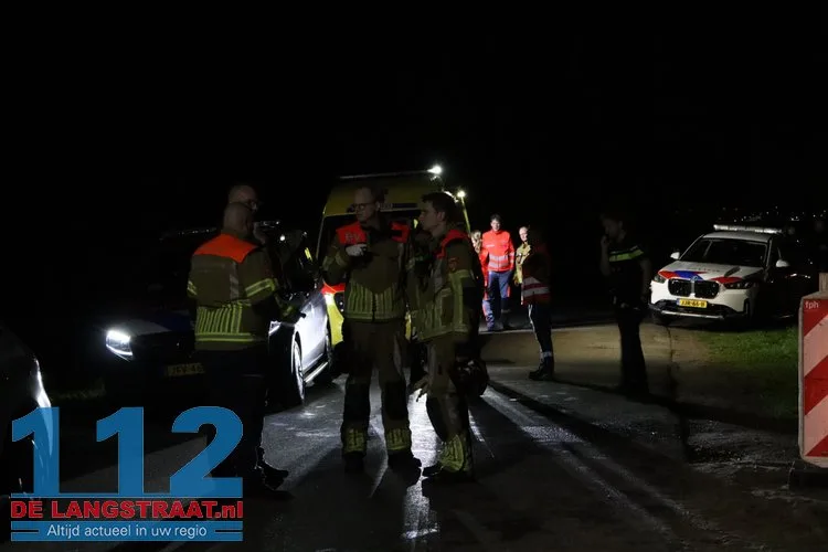 Auto belandt in kanaal in Waalwijk, inzittenden komen met de schrik vrij 112 De Langstraat
