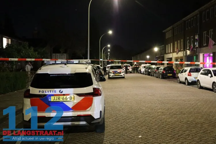 Schoten gelost in straat in Waalwijk, kogelgaten in ruiten van woning 112 De Langstraat