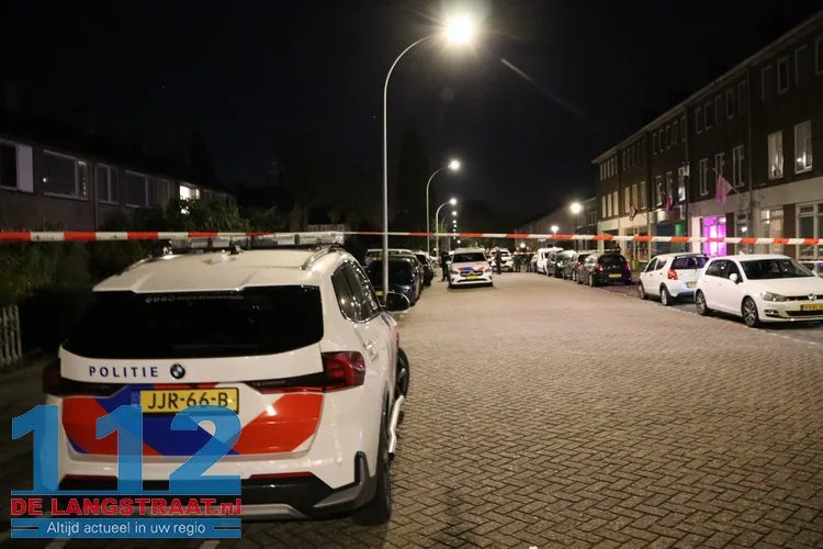 Schoten gelost in straat in Waalwijk, kogelgaten in ruiten van woning 112 De Langstraat