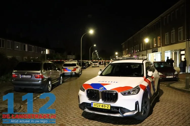Schoten gelost in straat in Waalwijk, kogelgaten in ruiten van woning 112 De Langstraat