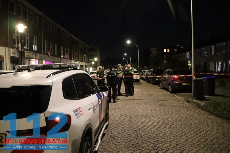 Schoten gelost in straat in Waalwijk, kogelgaten in ruiten van woning 112 De Langstraat