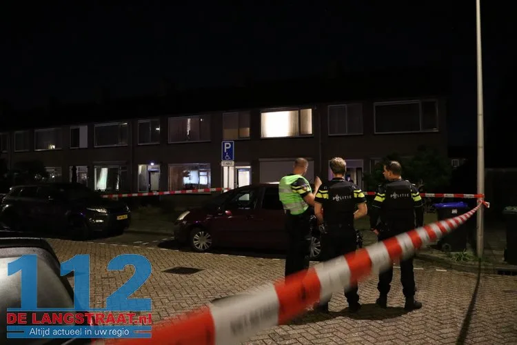 Schoten gelost in straat in Waalwijk, kogelgaten in ruiten van woning 112 De Langstraat