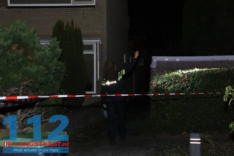 Schoten gelost in straat in Waalwijk, kogelgaten in ruiten van woning 112 De Langstraat