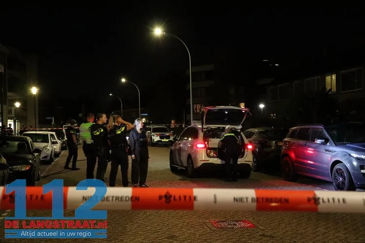 Schoten gelost in straat in Waalwijk, kogelgaten in ruiten van woning 112 De Langstraat