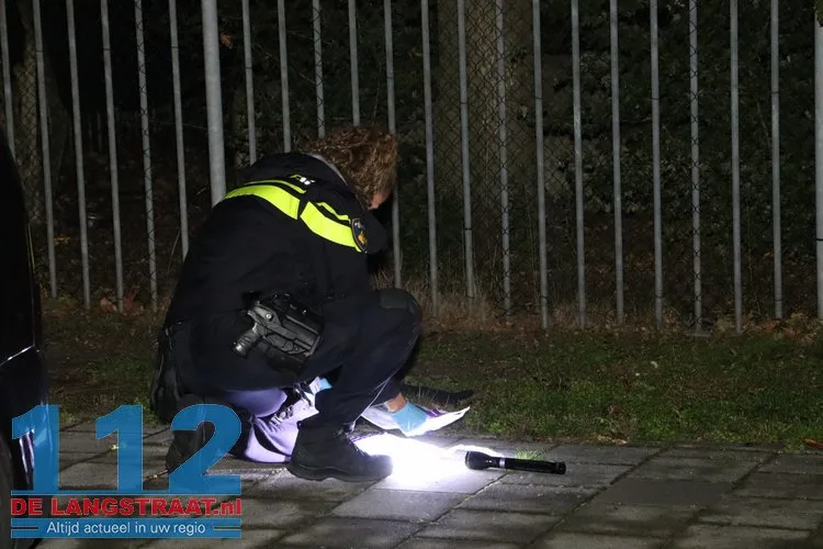 Schoten gelost in straat in Waalwijk, kogelgaten in ruiten van woning 112 De Langstraat