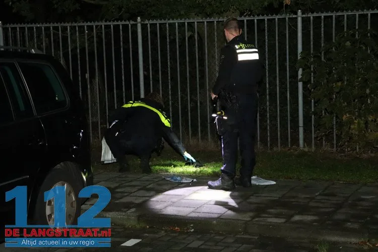 Schoten gelost in straat in Waalwijk, kogelgaten in ruiten van woning 112 De Langstraat