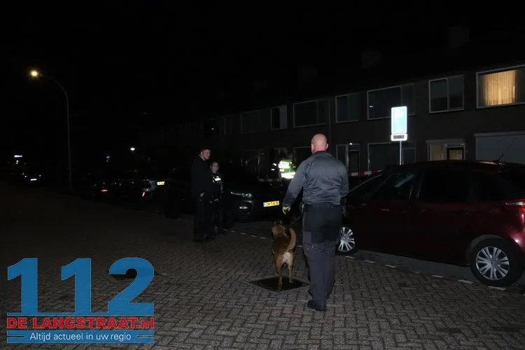 Schoten gelost in straat in Waalwijk, kogelgaten in ruiten van woning 112 De Langstraat