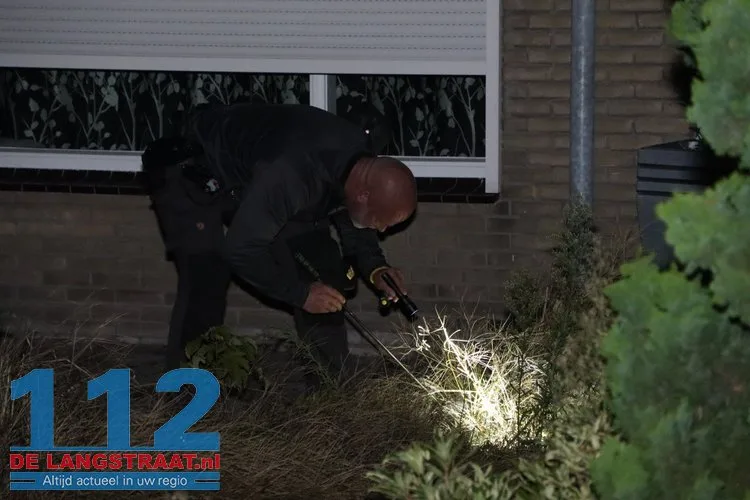 Schoten gelost in straat in Waalwijk, kogelgaten in ruiten van woning 112 De Langstraat