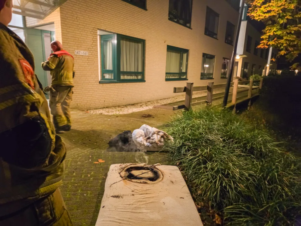 Matras vliegt in brand in slaapkamer van appartement aan Plantlust in Waalwijk 112 De Langstraat
