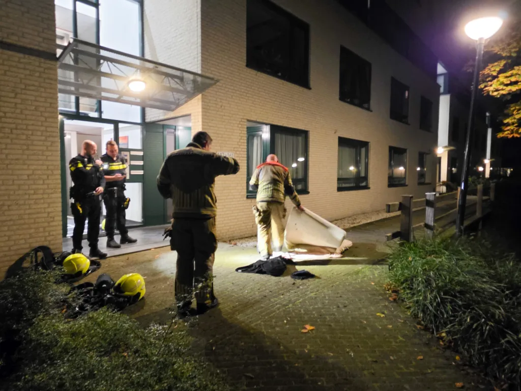 Matras vliegt in brand in slaapkamer van appartement aan Plantlust in Waalwijk 112 De Langstraat