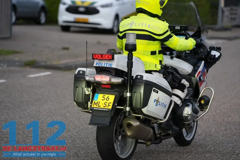 Politie houdt verkeerscontrole met 17 agenten en douane in de Langstraat 112 De Langstraat